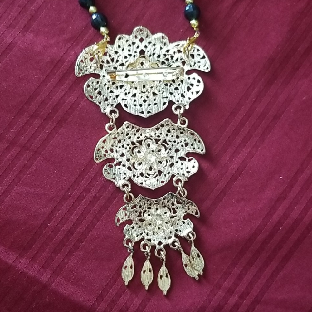 Necklaces - Picture 3 of 4